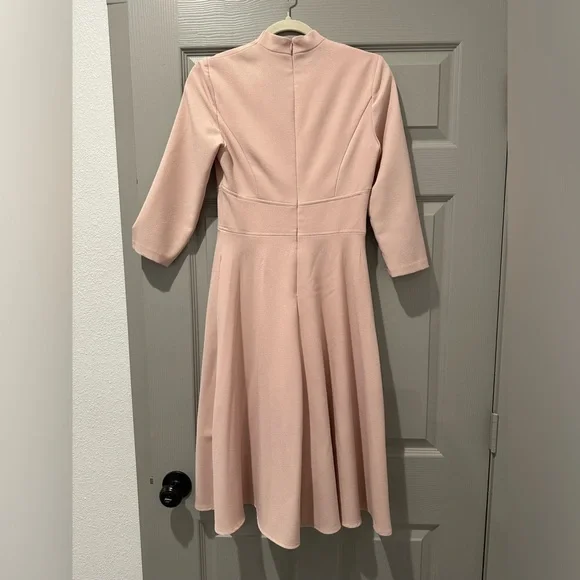 Vince Camuto dress in size 2. Super cute and snatched on the waist. - Picture 3 of 4